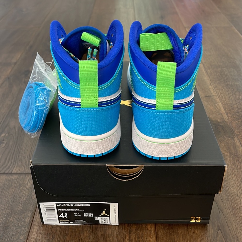 NEW IN BOX Jordan 1 Mid sky blue - Picture 5 of 6